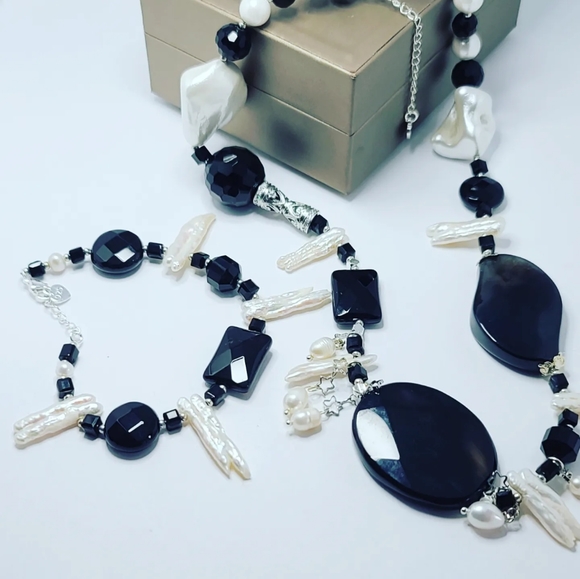 24/ Baroque Pearl, Black Agate necklace - Picture 4 of 5